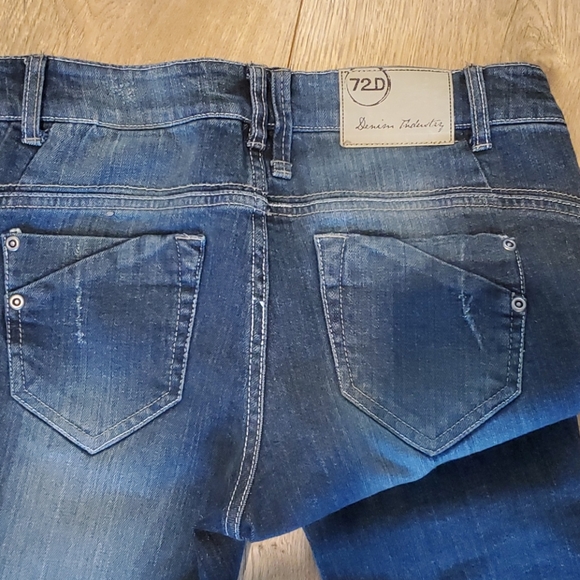 72D Skinny Jeans - Picture 4 of 9